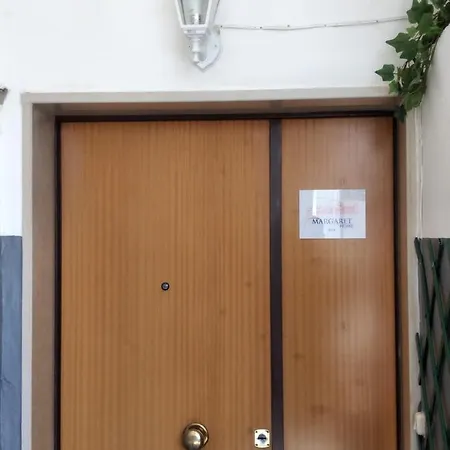 Margaret Apartman Bari